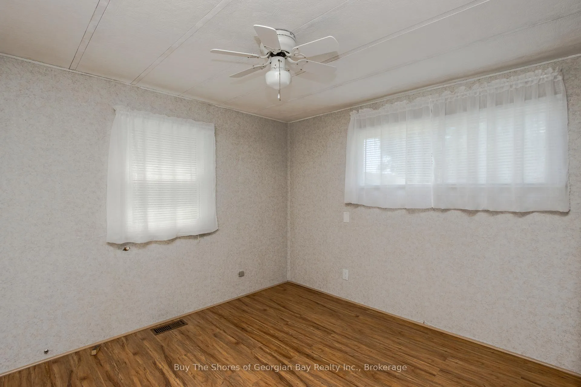 Photo 17 of 10 Maple Lane, Midland — HOMEH
