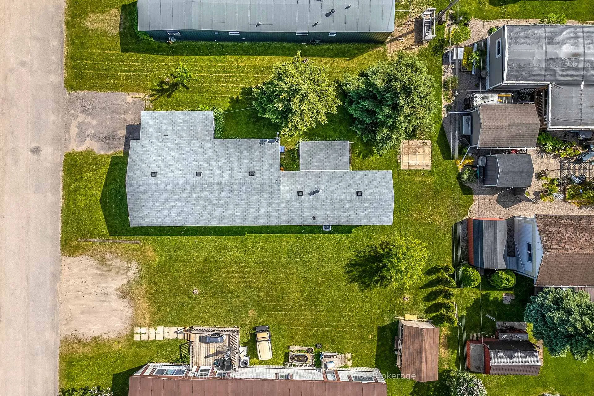 Photo 24 of 10 Maple Lane, Midland — HOMEH