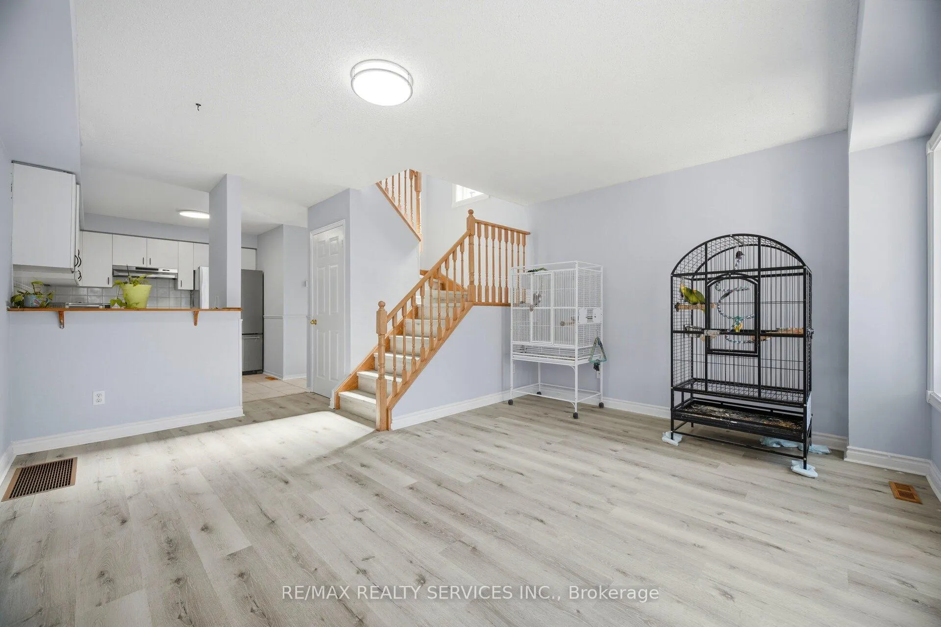 Photo 13 of 54 Yellow Brick Road, Brampton, Brampton North — HOMEH