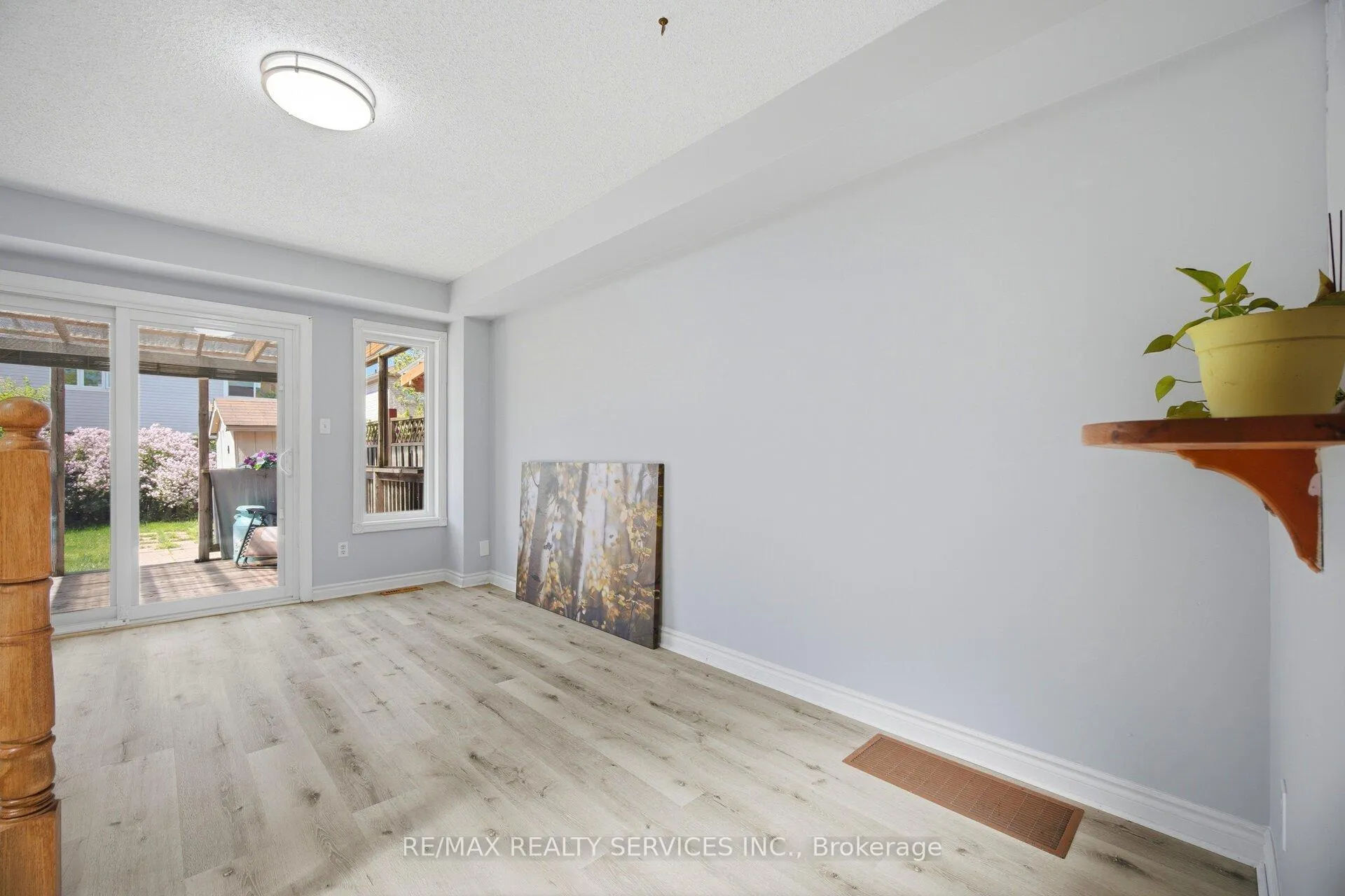 Photo 16 of 54 Yellow Brick Road, Brampton, Brampton North — HOMEH