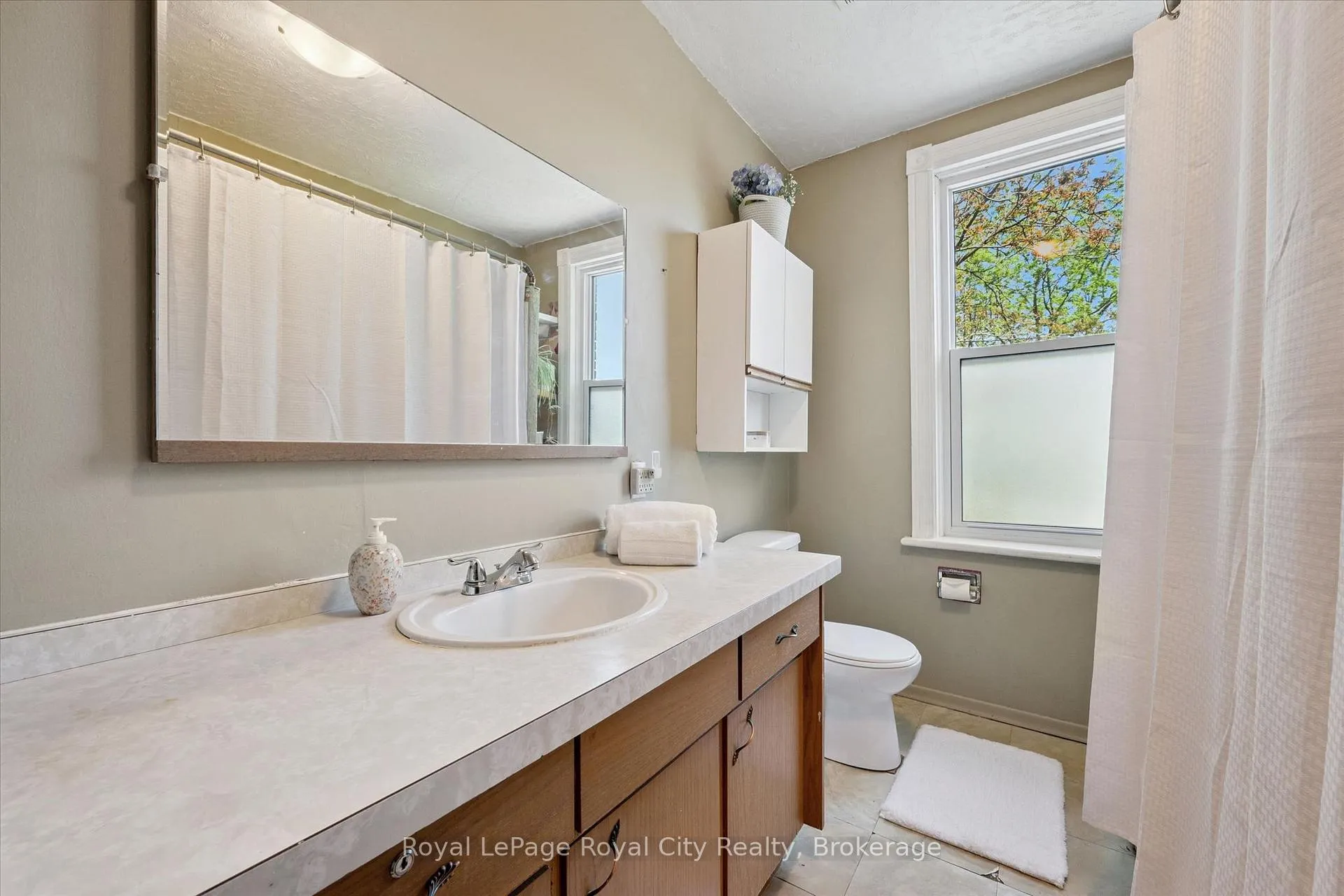 Photo 31 of 115 Grove Street, Guelph, St. George's — HOMEH