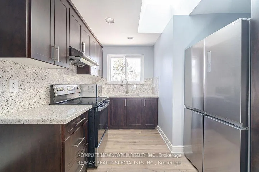 Photo 3 of 13 Caledon Crescent, Brampton, Brampton East — HOMEH