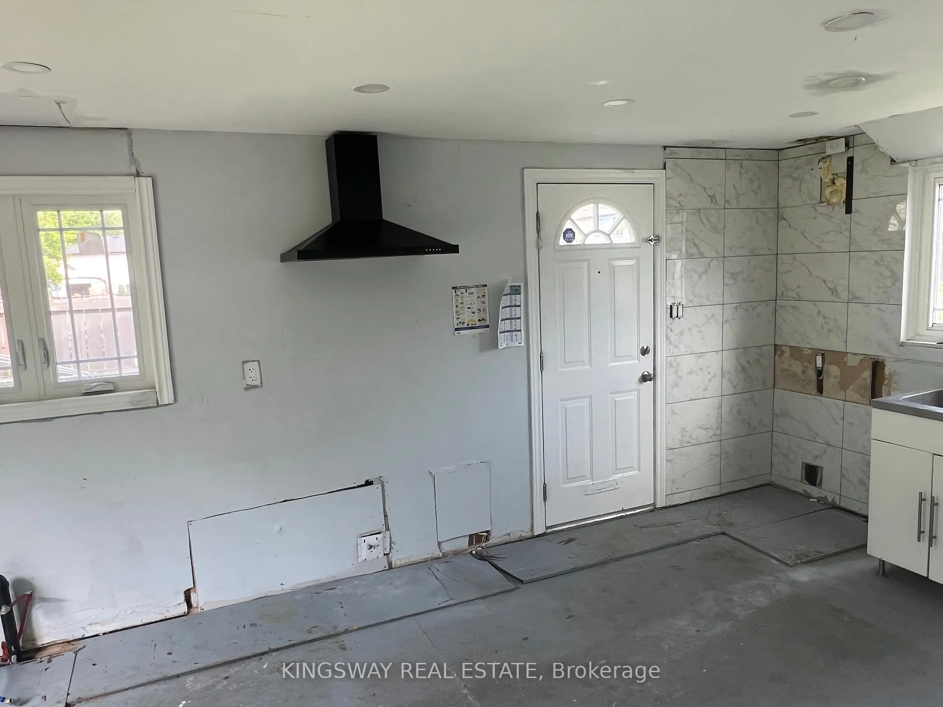Photo 3 of 18 Gemshaw Crescent, Scarborough, Malvern — HOMEH