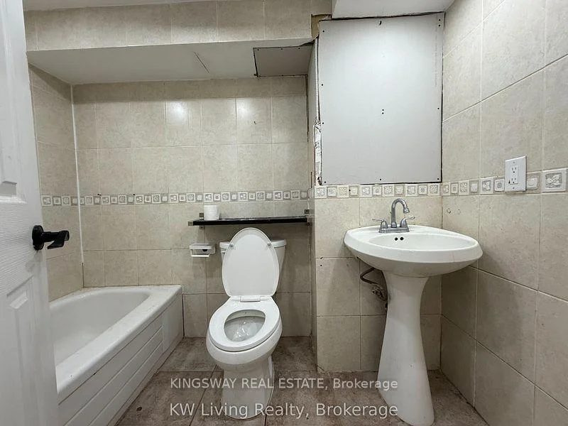 Photo 12 of 18 Gemshaw Crescent, Scarborough, Malvern — HOMEH