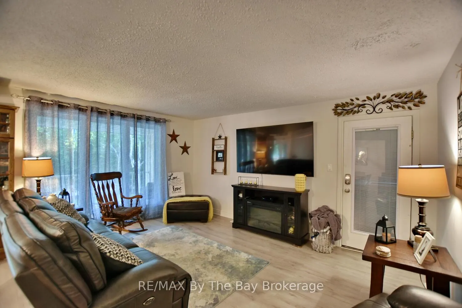 Photo 9 of 60 57th Street S, Wasaga Beach — HOMEH