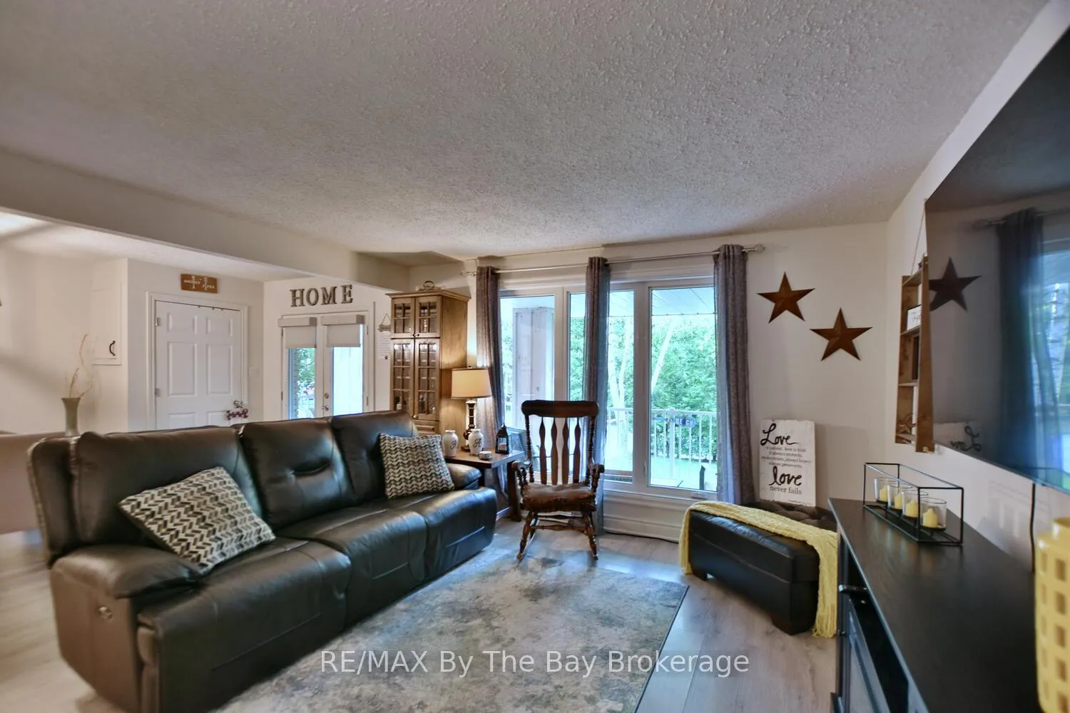 Photo 10 of 60 57th Street S, Wasaga Beach — HOMEH