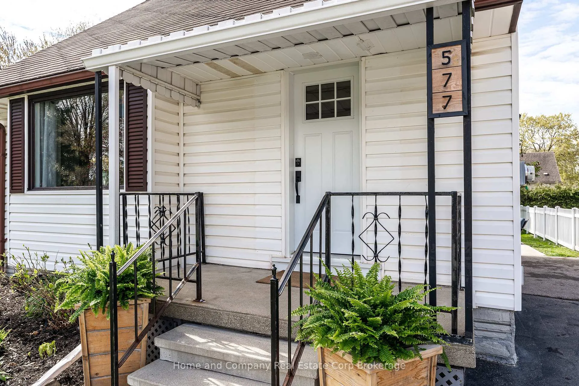 Photo 2 of 577 Albert Street, Stratford — HOMEH