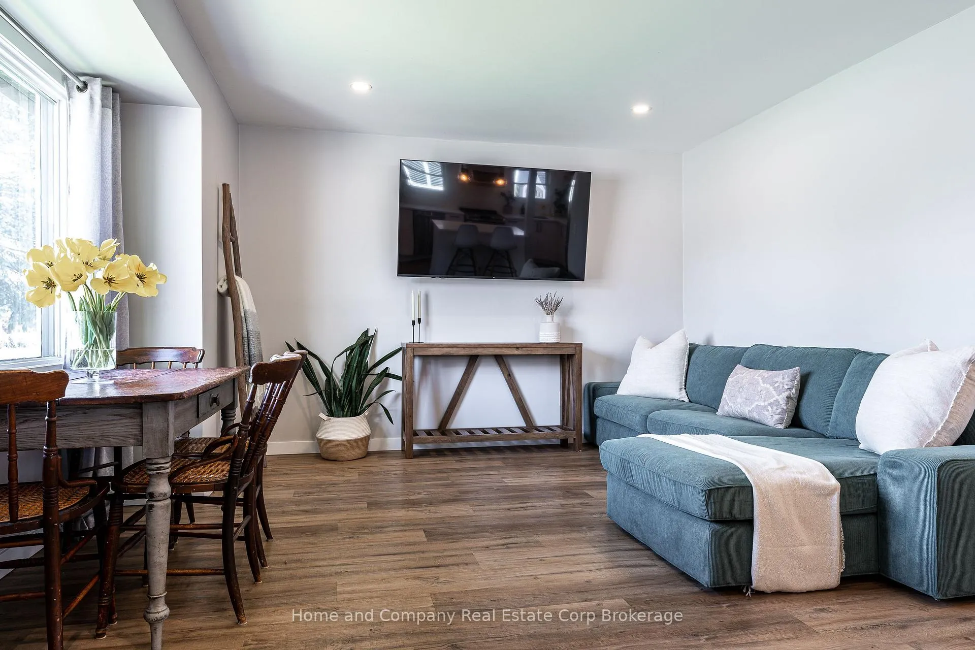 Photo 5 of 577 Albert Street, Stratford — HOMEH