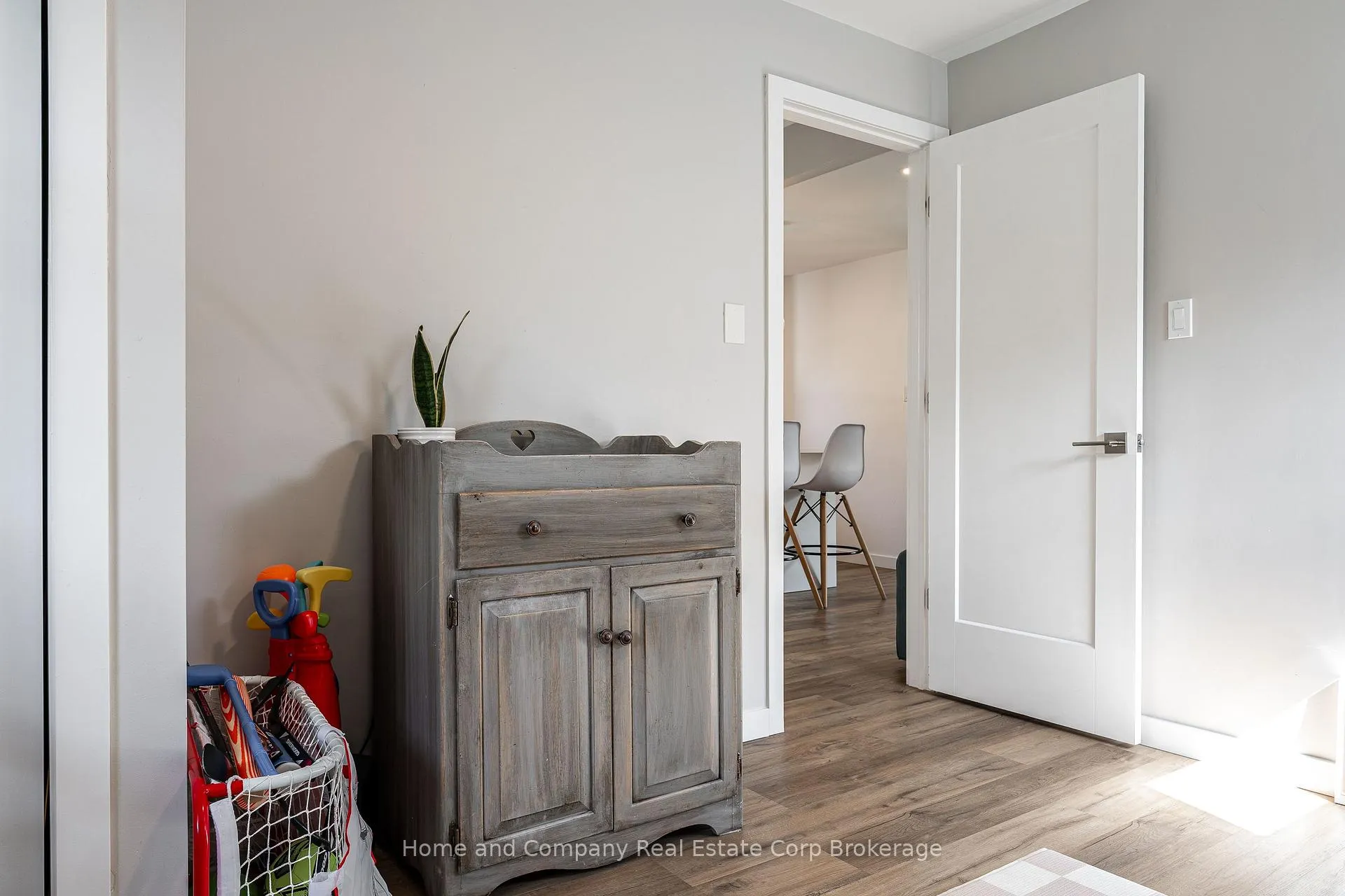 Photo 15 of 577 Albert Street, Stratford — HOMEH