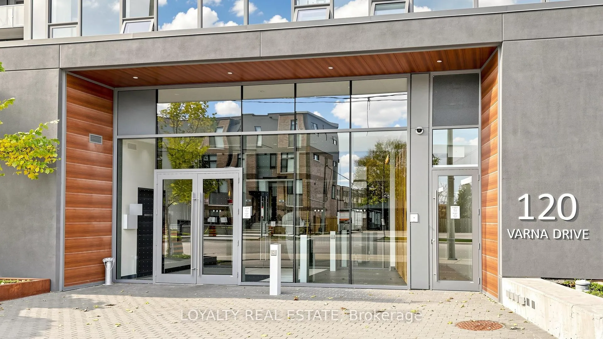 Photo 6 of Unit 1207, 120 Varna Drive, Toronto, Englemount-Lawrence — HOMEH