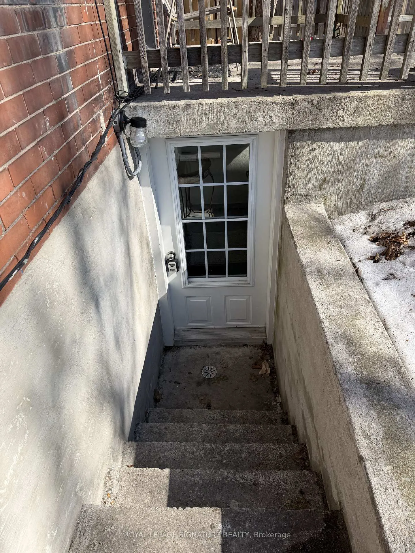 Photo 4 of Unit Apt 4, 295 Arthur Street, Oshawa, Central — HOMEH