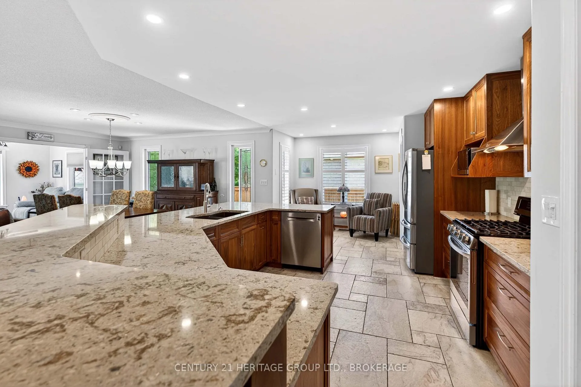Photo 8 of 209 Smuggler's Cove Drive, Kingston, City Southwest — HOMEH