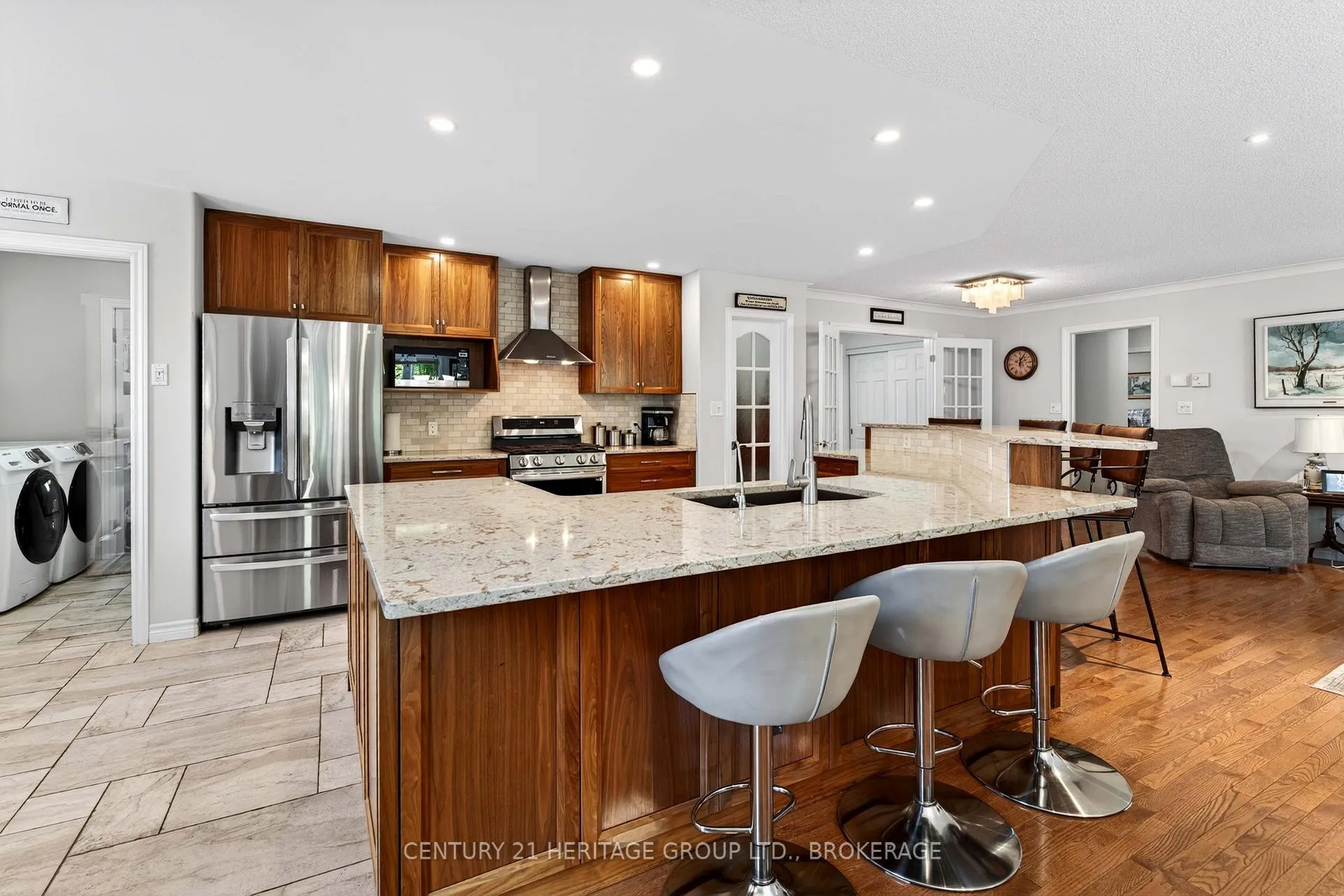 Photo 12 of 209 Smuggler's Cove Drive, Kingston, City Southwest — HOMEH