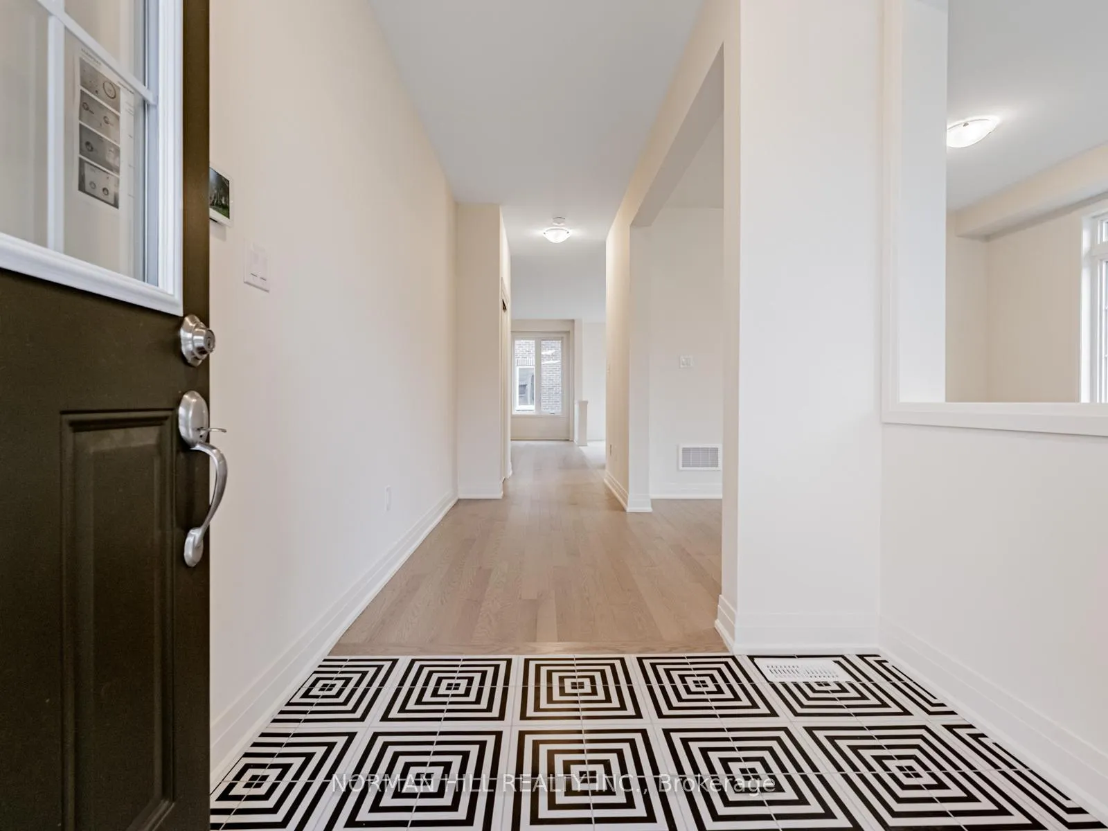 Photo 4 of 23 Lilestone Drive, Brampton, Credit Valley — HOMEH