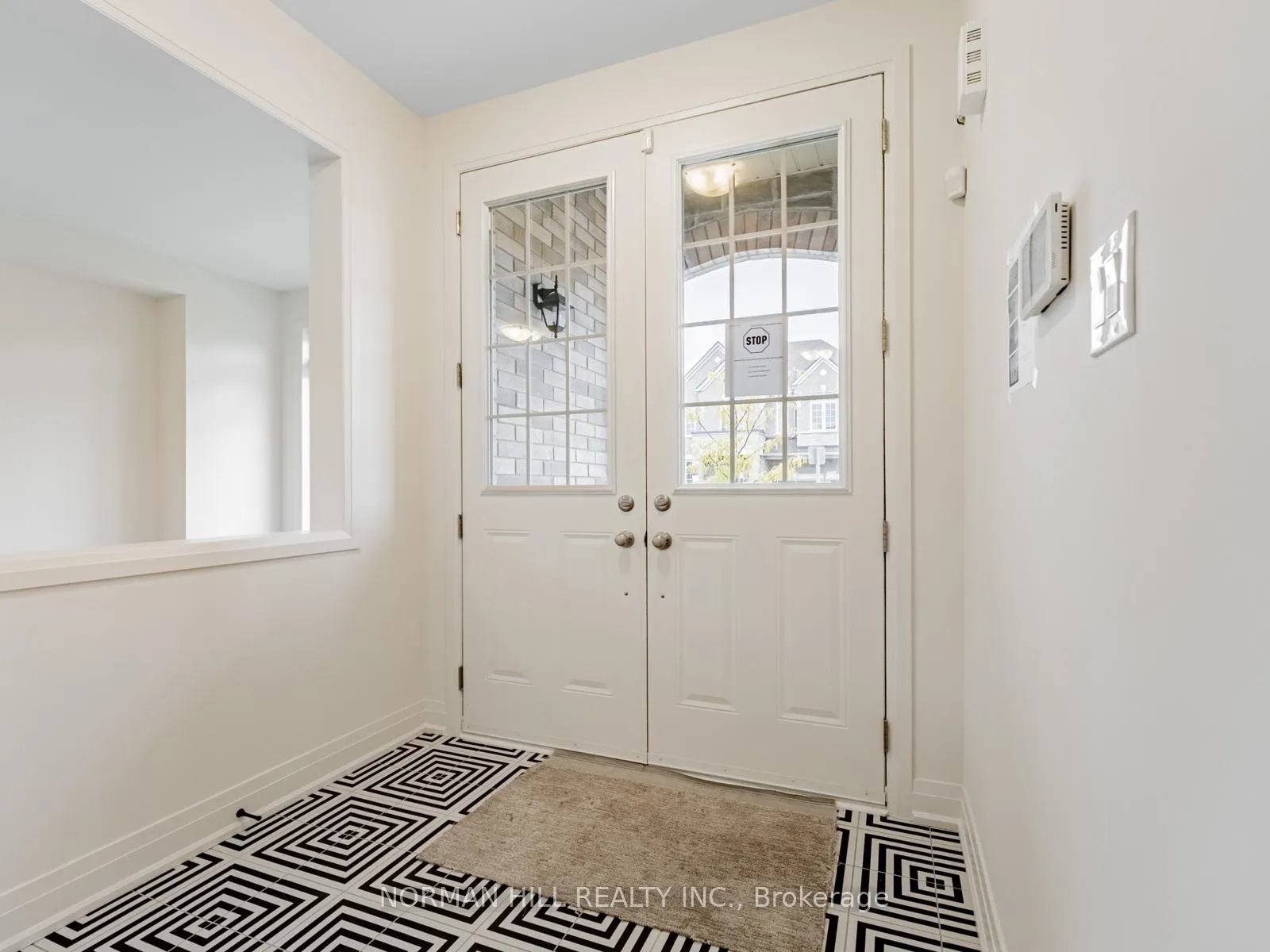 Photo 5 of 23 Lilestone Drive, Brampton, Credit Valley — HOMEH