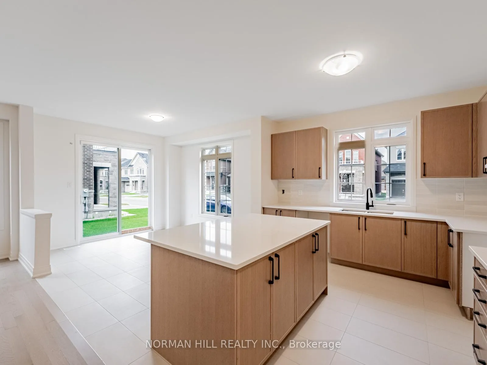 Photo 11 of 23 Lilestone Drive, Brampton, Credit Valley — HOMEH