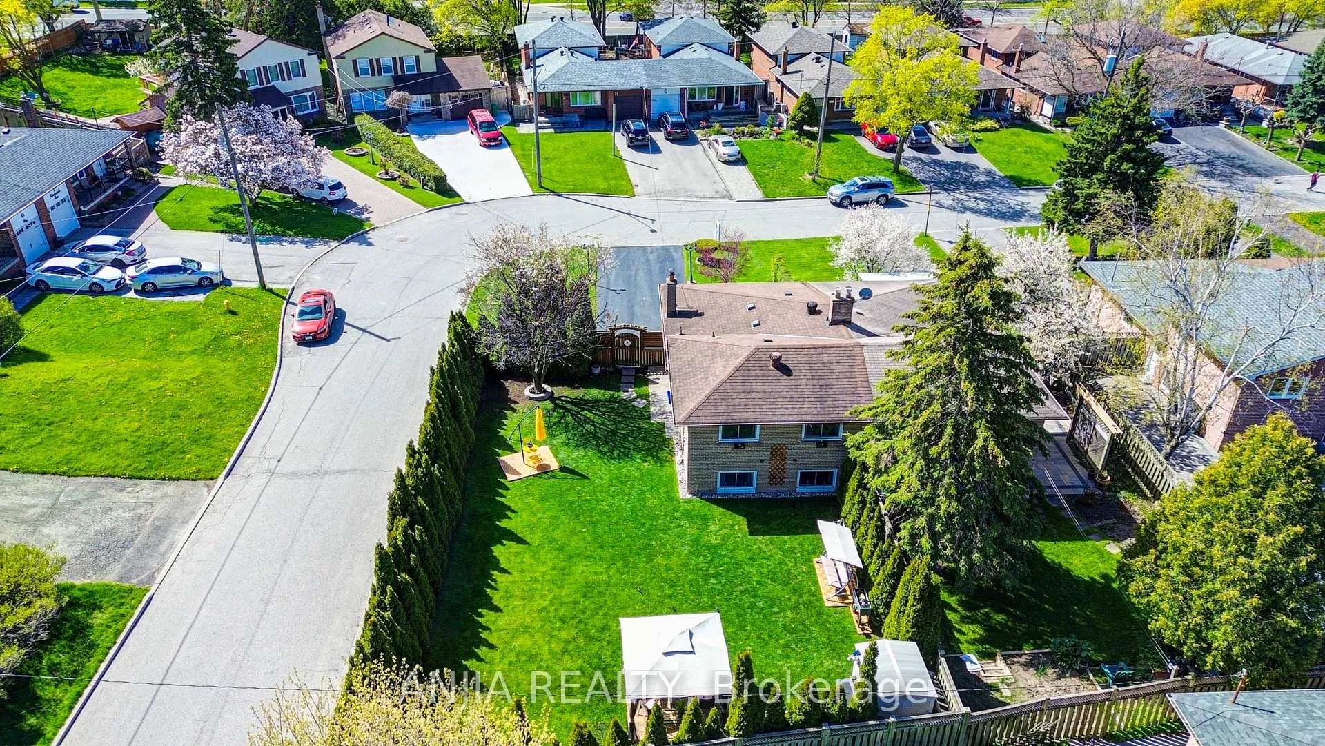Photo 7 of 24 Friar Tuck Road, Markham, Bullock — HOMEH