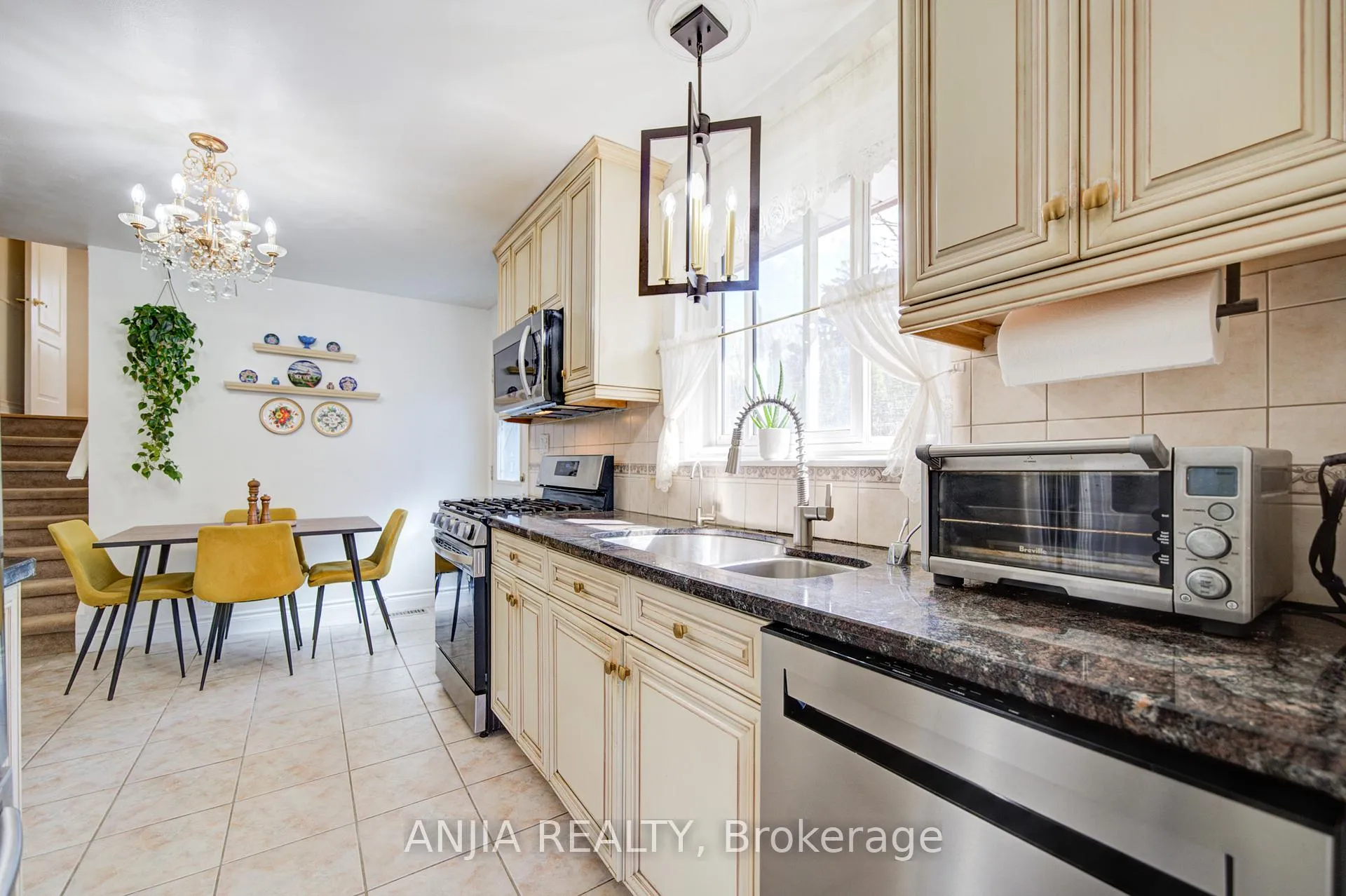 Photo 9 of 24 Friar Tuck Road, Markham, Bullock — HOMEH