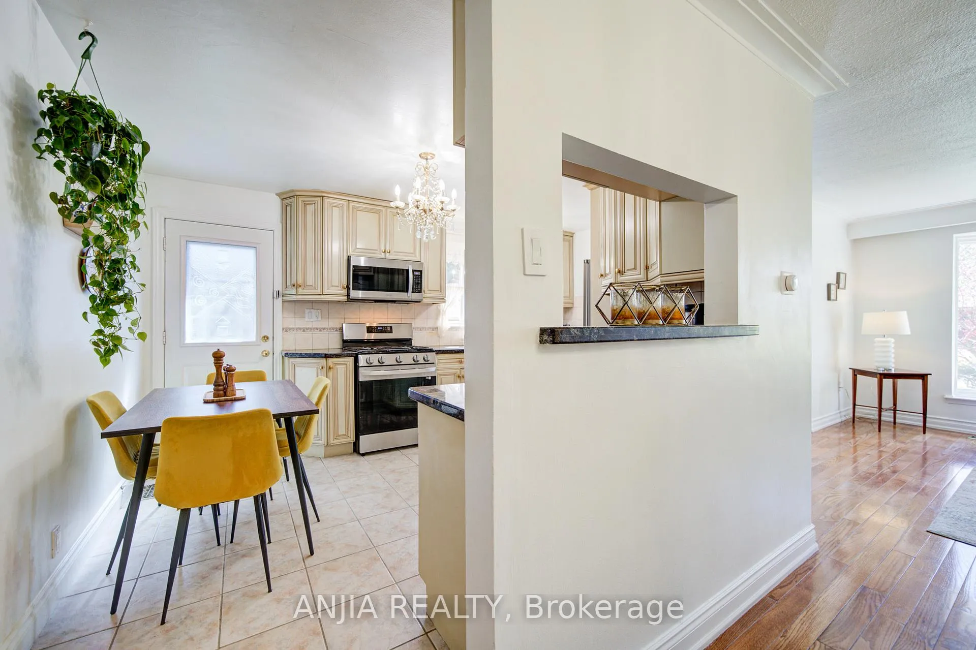 Photo 15 of 24 Friar Tuck Road, Markham, Bullock — HOMEH