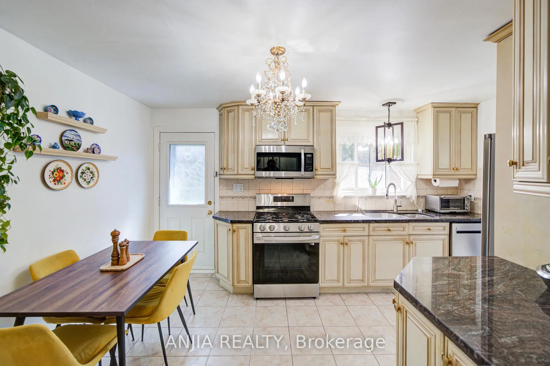 Photo 16 of 24 Friar Tuck Road, Markham, Bullock — HOMEH