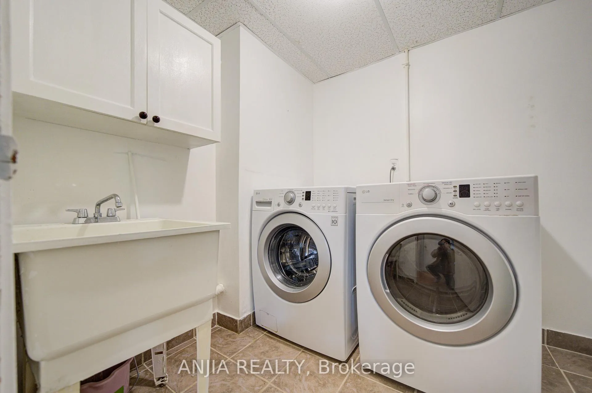 Photo 44 of 24 Friar Tuck Road, Markham, Bullock — HOMEH