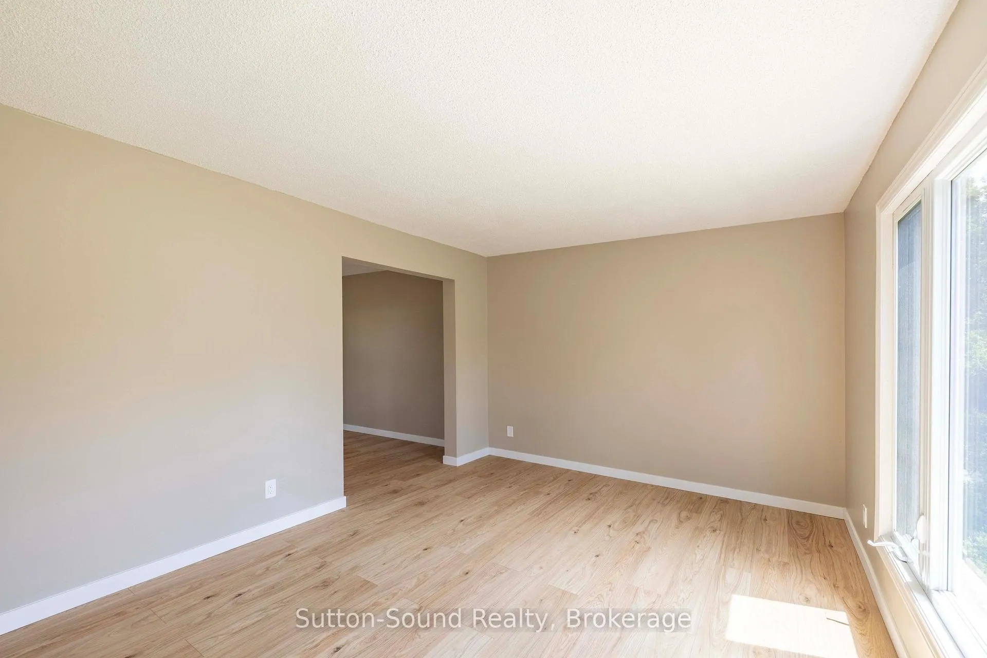 Photo 7 of 1038 11th Street E, Owen Sound — HOMEH