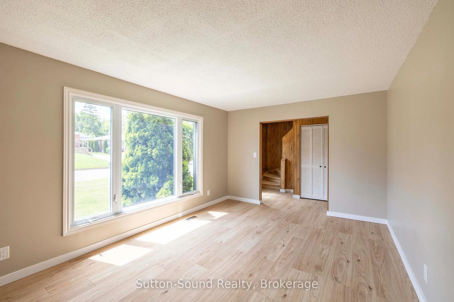 Photo 8 of 1038 11th Street E, Owen Sound — HOMEH