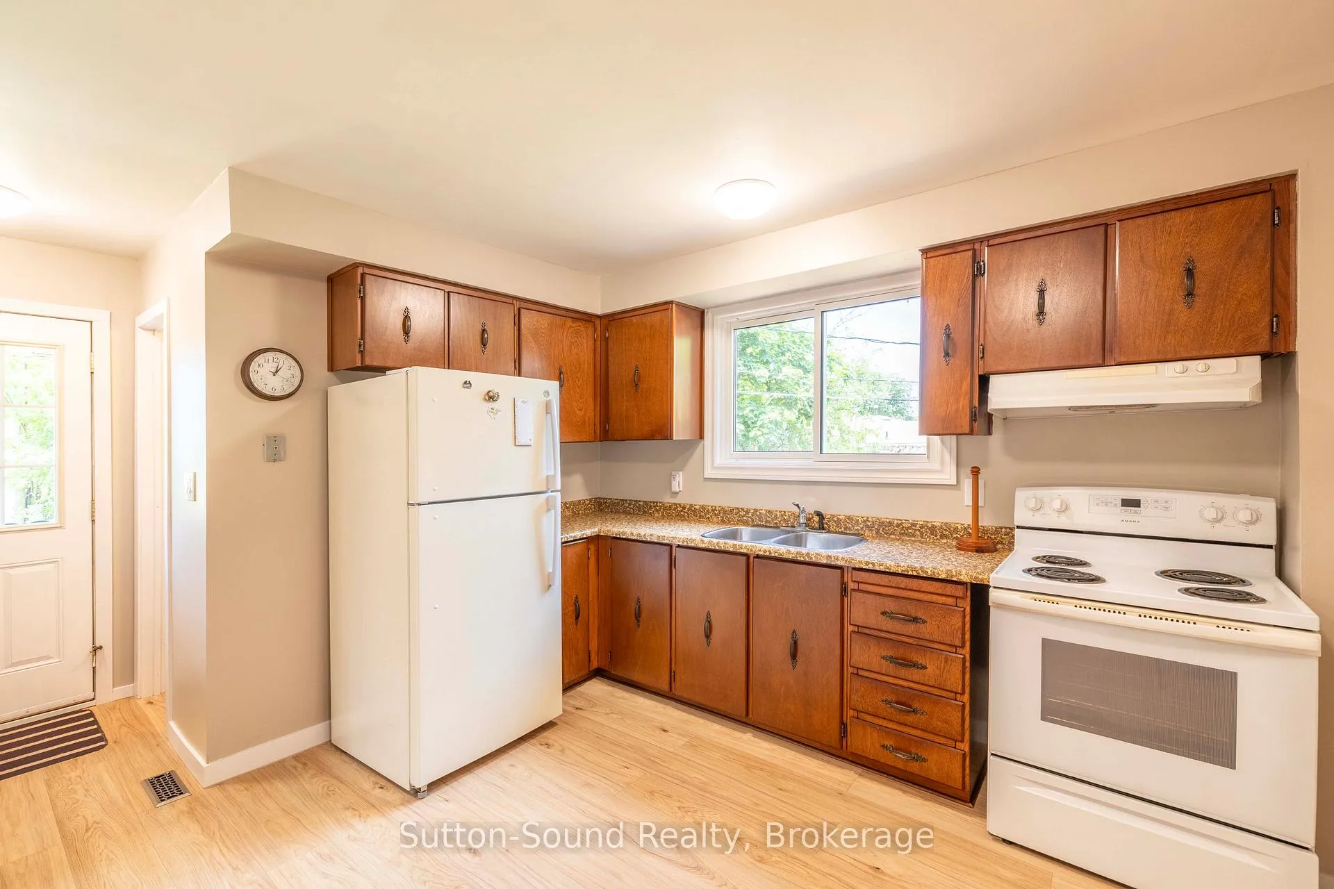 Photo 11 of 1038 11th Street E, Owen Sound — HOMEH