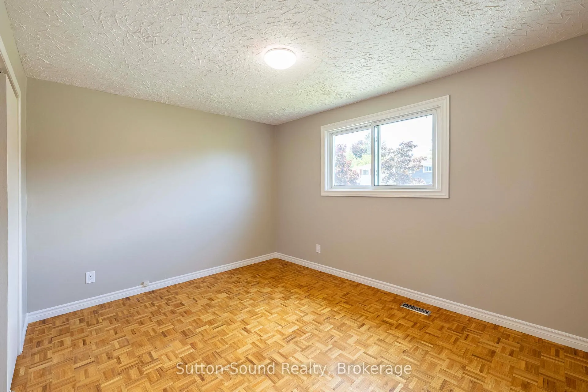 Photo 15 of 1038 11th Street E, Owen Sound — HOMEH