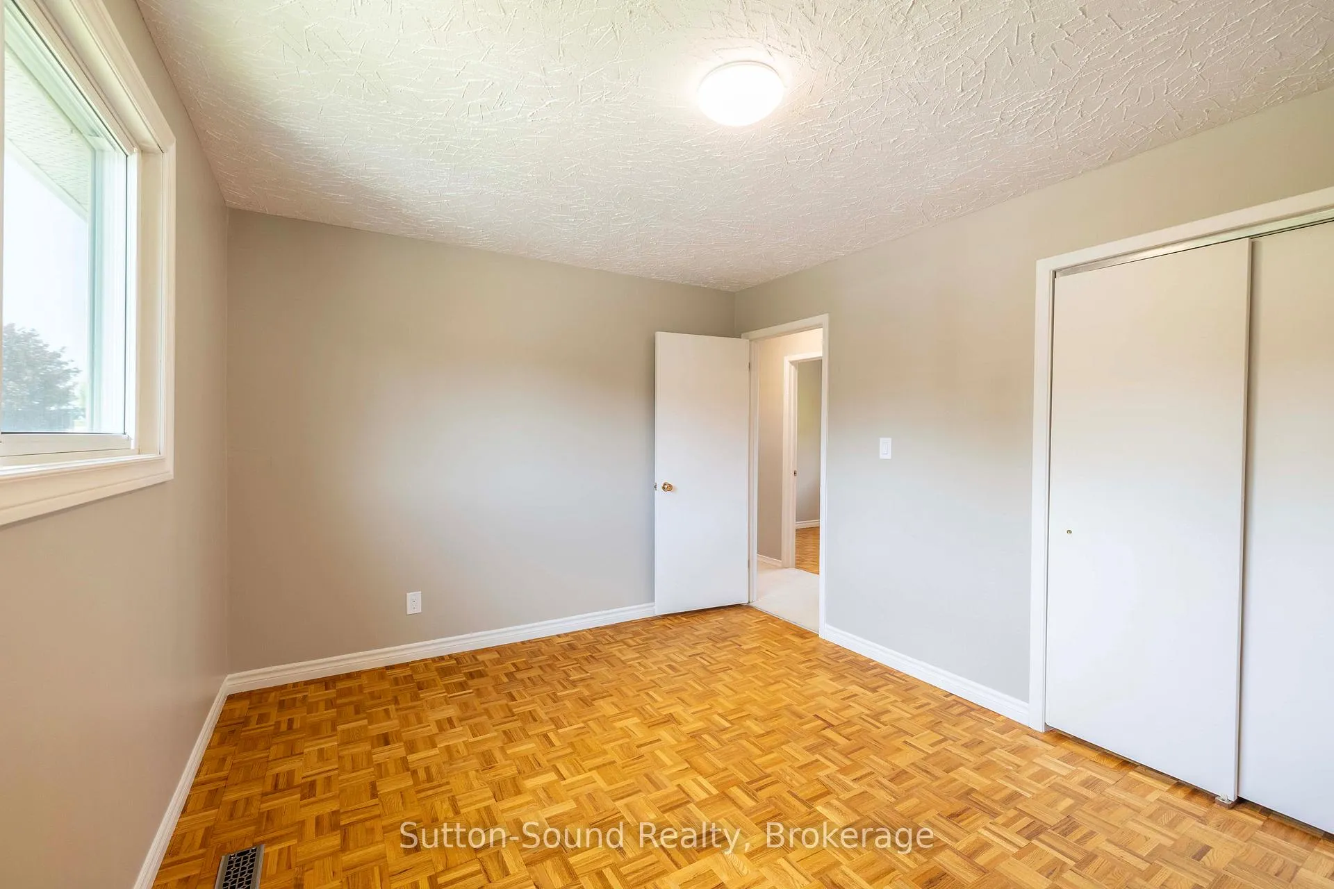 Photo 16 of 1038 11th Street E, Owen Sound — HOMEH