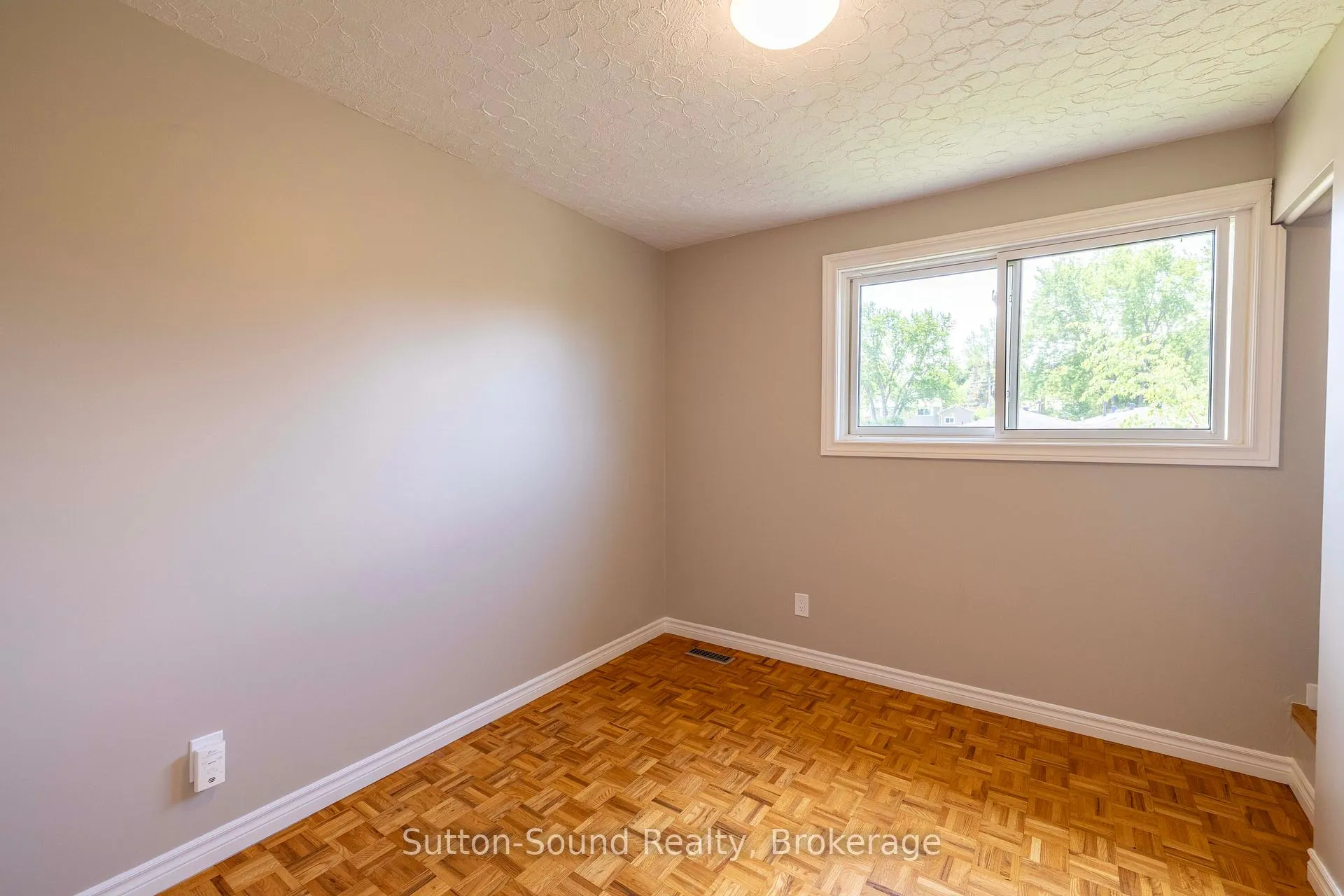 Photo 17 of 1038 11th Street E, Owen Sound — HOMEH