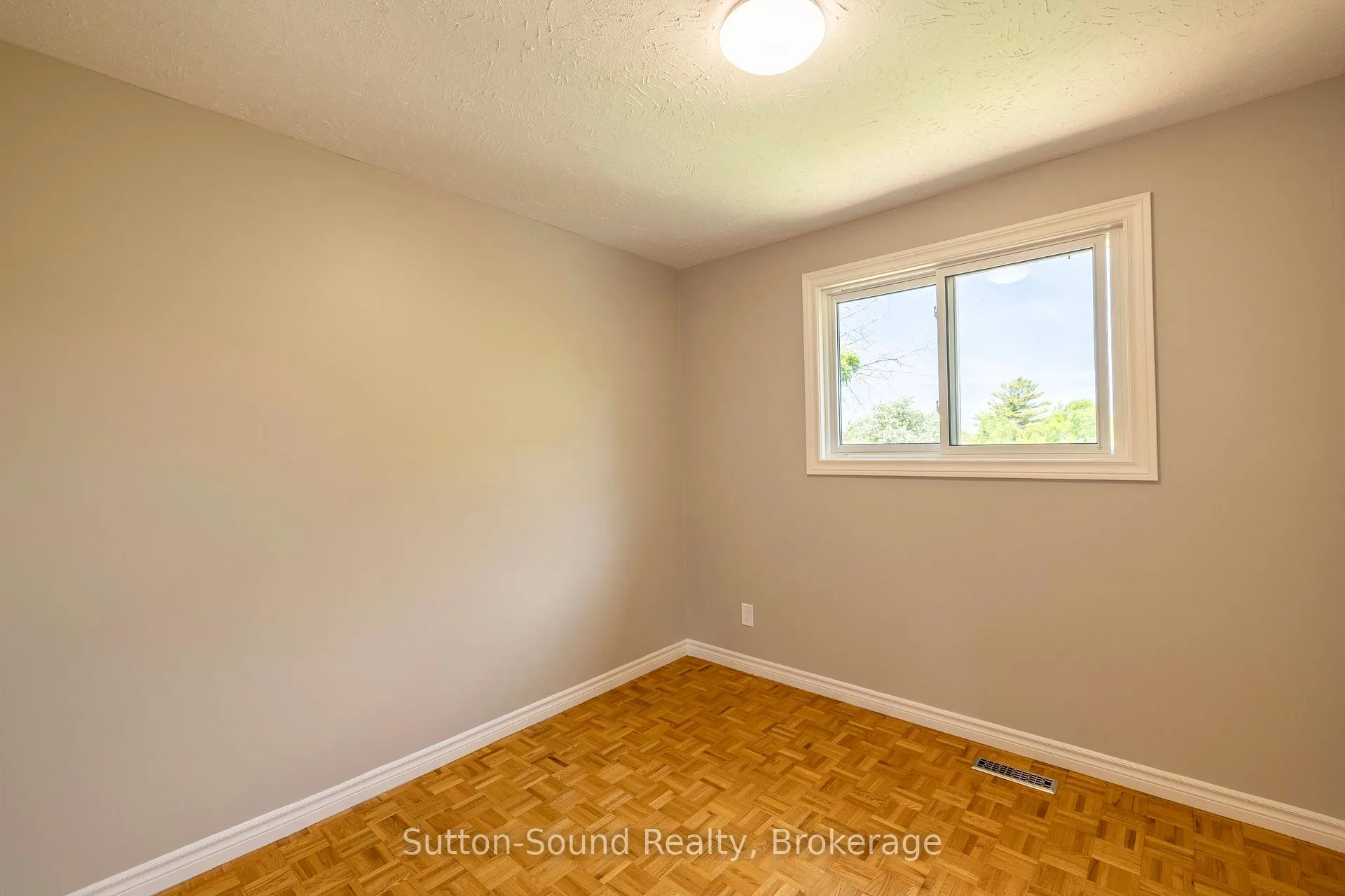 Photo 19 of 1038 11th Street E, Owen Sound — HOMEH