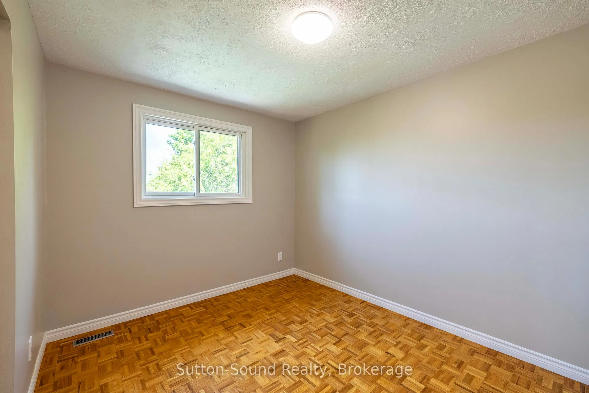 Photo 21 of 1038 11th Street E, Owen Sound — HOMEH