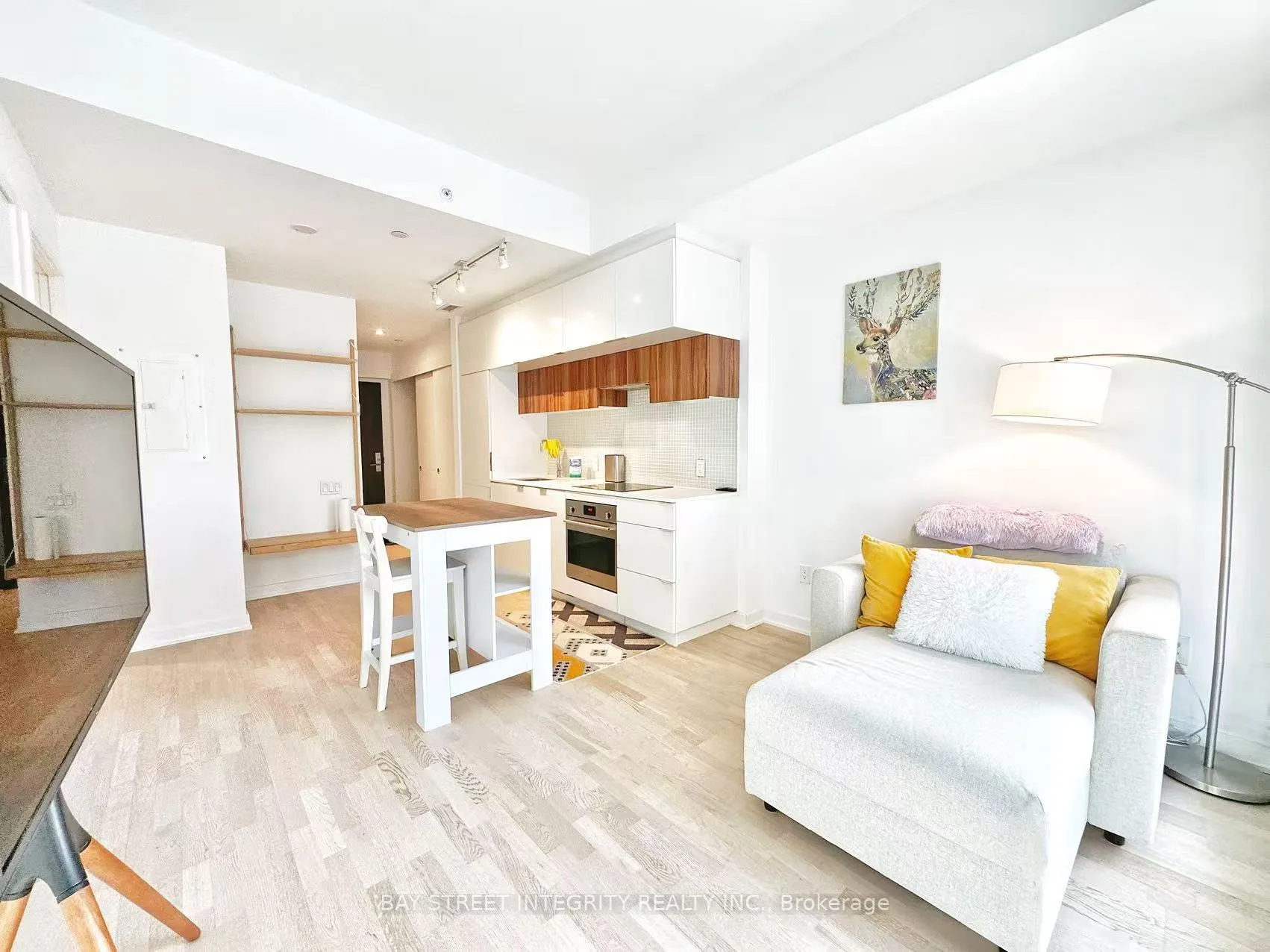 Photo 2 of Unit 207, 185 Roehampton Avenue, Toronto, Mount Pleasant West — HOMEH