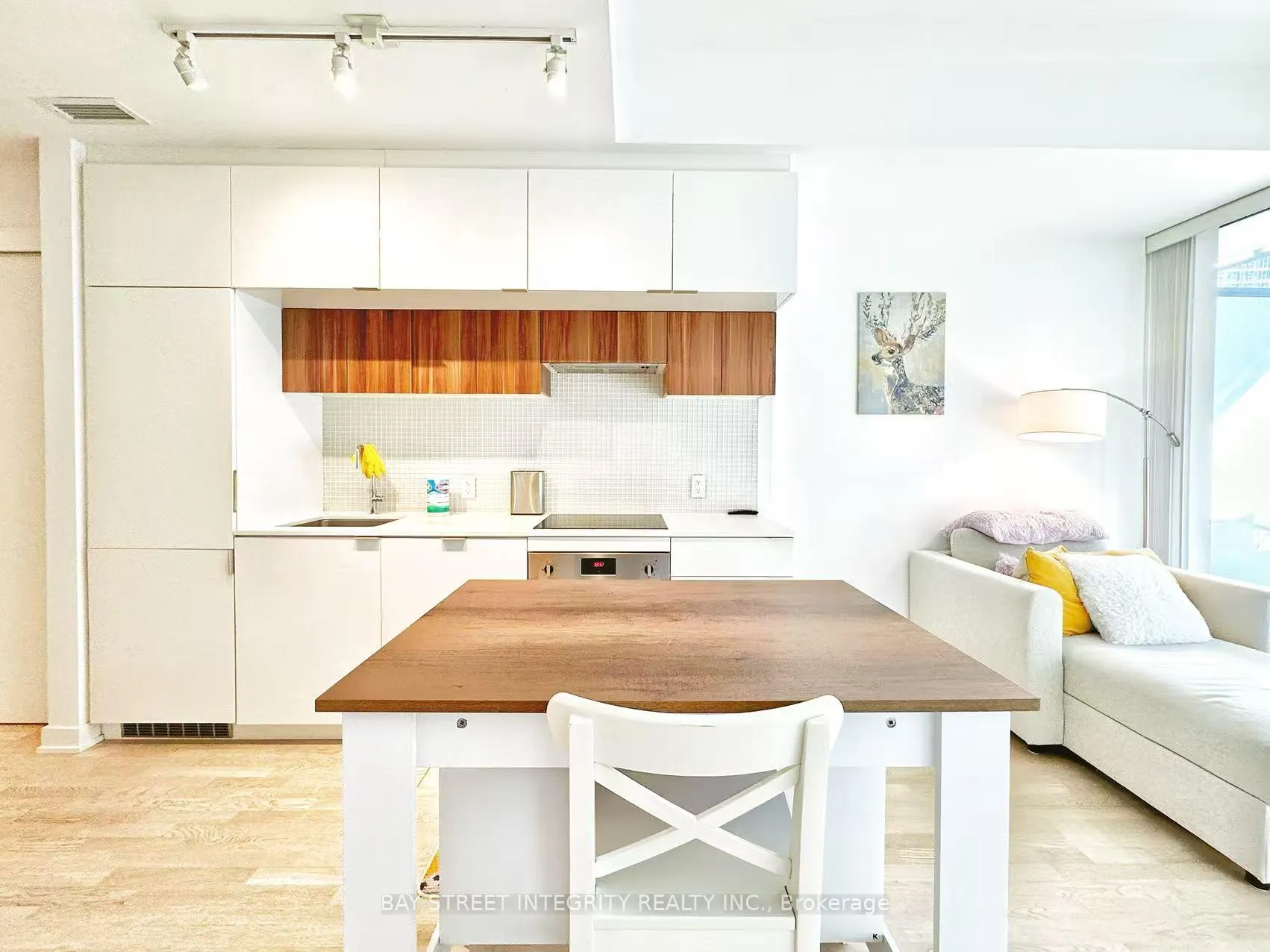 Photo 3 of Unit 207, 185 Roehampton Avenue, Toronto, Mount Pleasant West — HOMEH