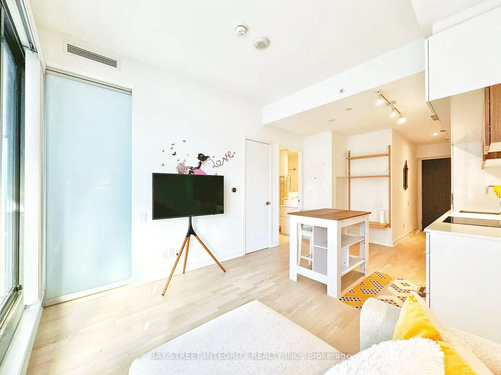 Photo 4 of Unit 207, 185 Roehampton Avenue, Toronto, Mount Pleasant West — HOMEH
