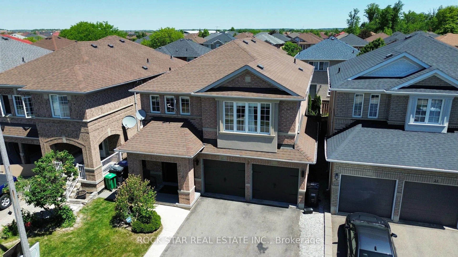 Photo 2 of 21 Trudelle Crescent, Brampton, Fletcher's Meadow — HOMEH