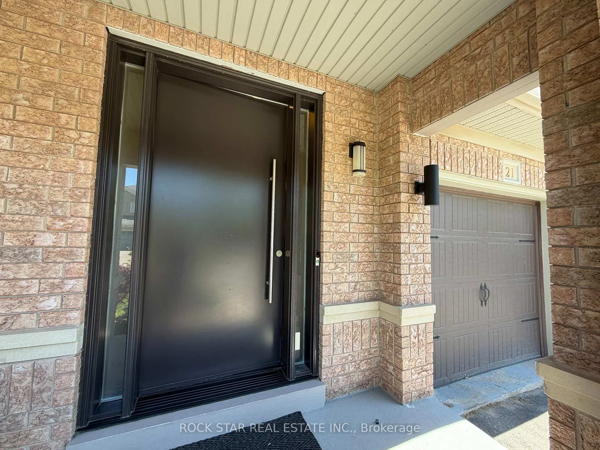 Photo 3 of 21 Trudelle Crescent, Brampton, Fletcher's Meadow — HOMEH