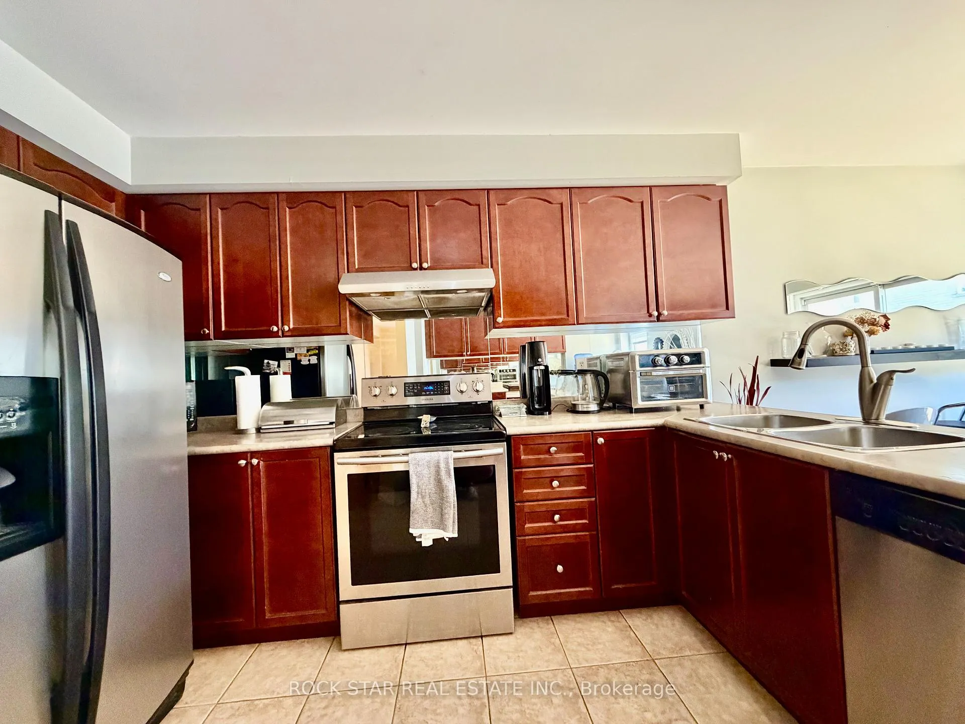 Photo 5 of 21 Trudelle Crescent, Brampton, Fletcher's Meadow — HOMEH