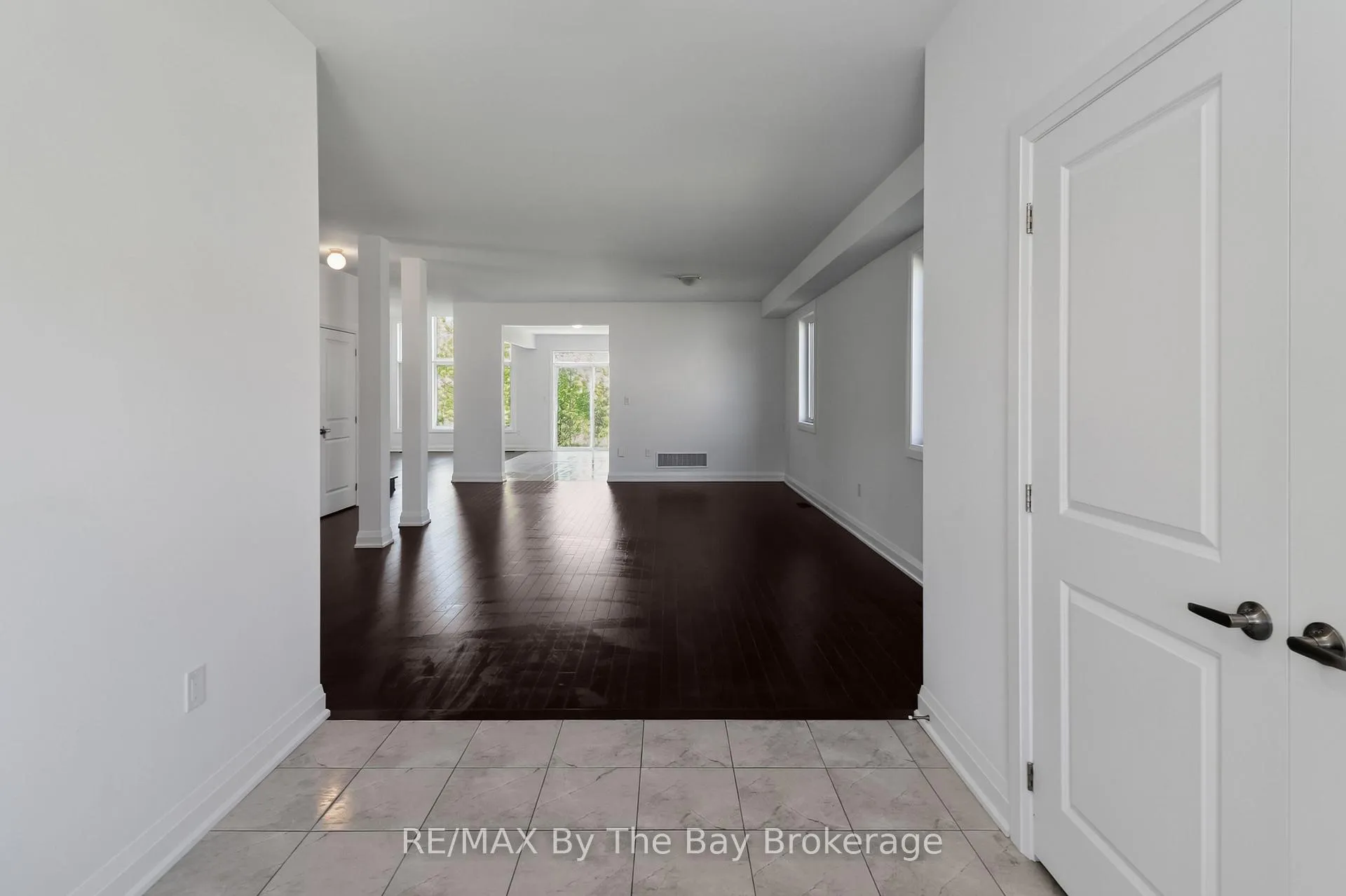 Photo 4 of 52 Amber Drive, Wasaga Beach — HOMEH