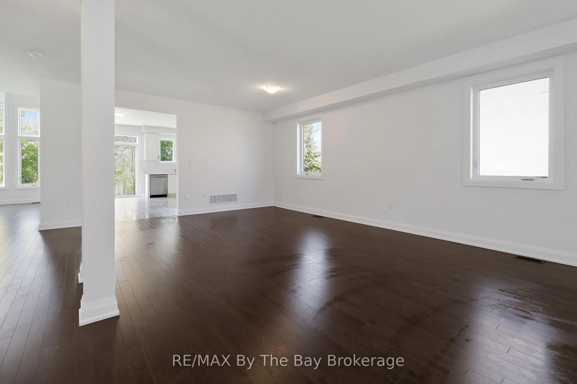 Photo 6 of 52 Amber Drive, Wasaga Beach — HOMEH