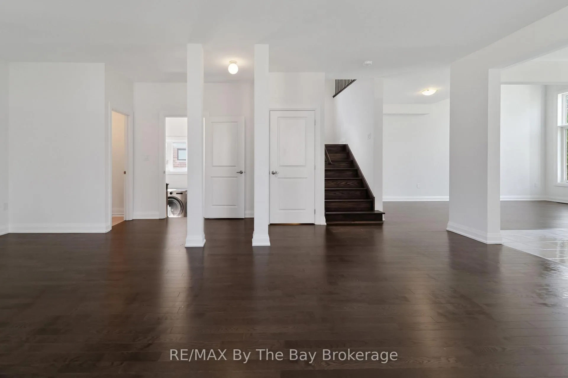 Photo 10 of 52 Amber Drive, Wasaga Beach — HOMEH
