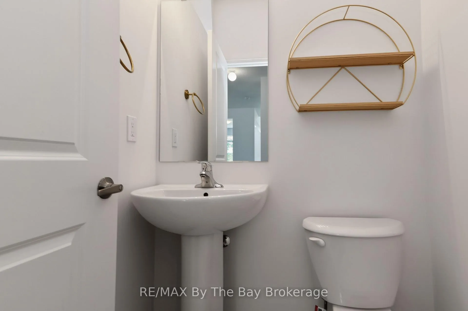 Photo 11 of 52 Amber Drive, Wasaga Beach — HOMEH