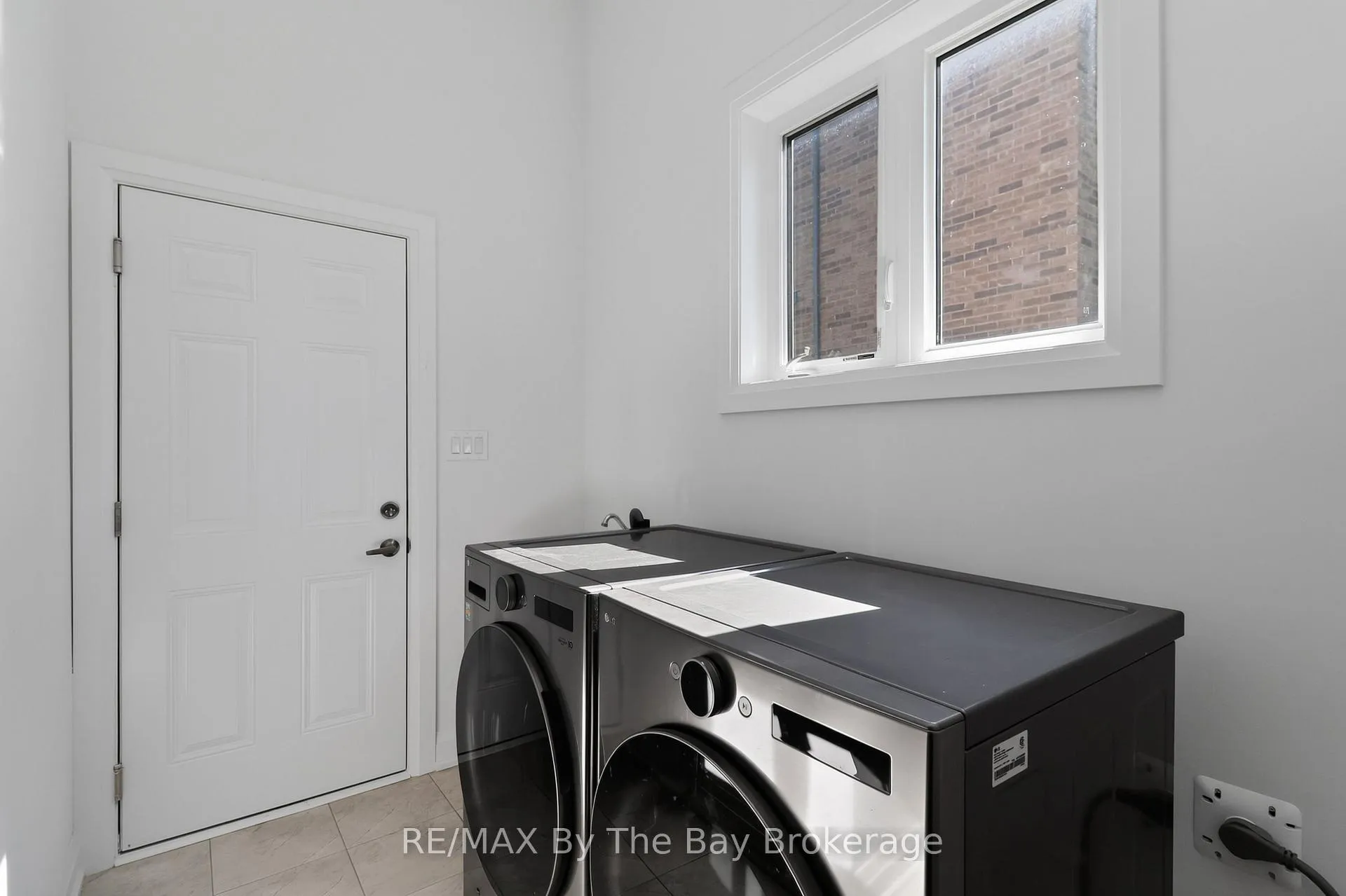 Photo 12 of 52 Amber Drive, Wasaga Beach — HOMEH