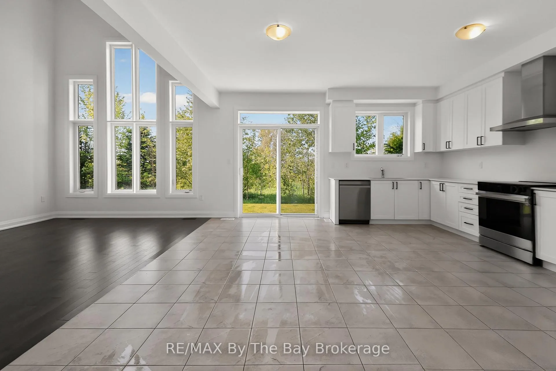 Photo 14 of 52 Amber Drive, Wasaga Beach — HOMEH