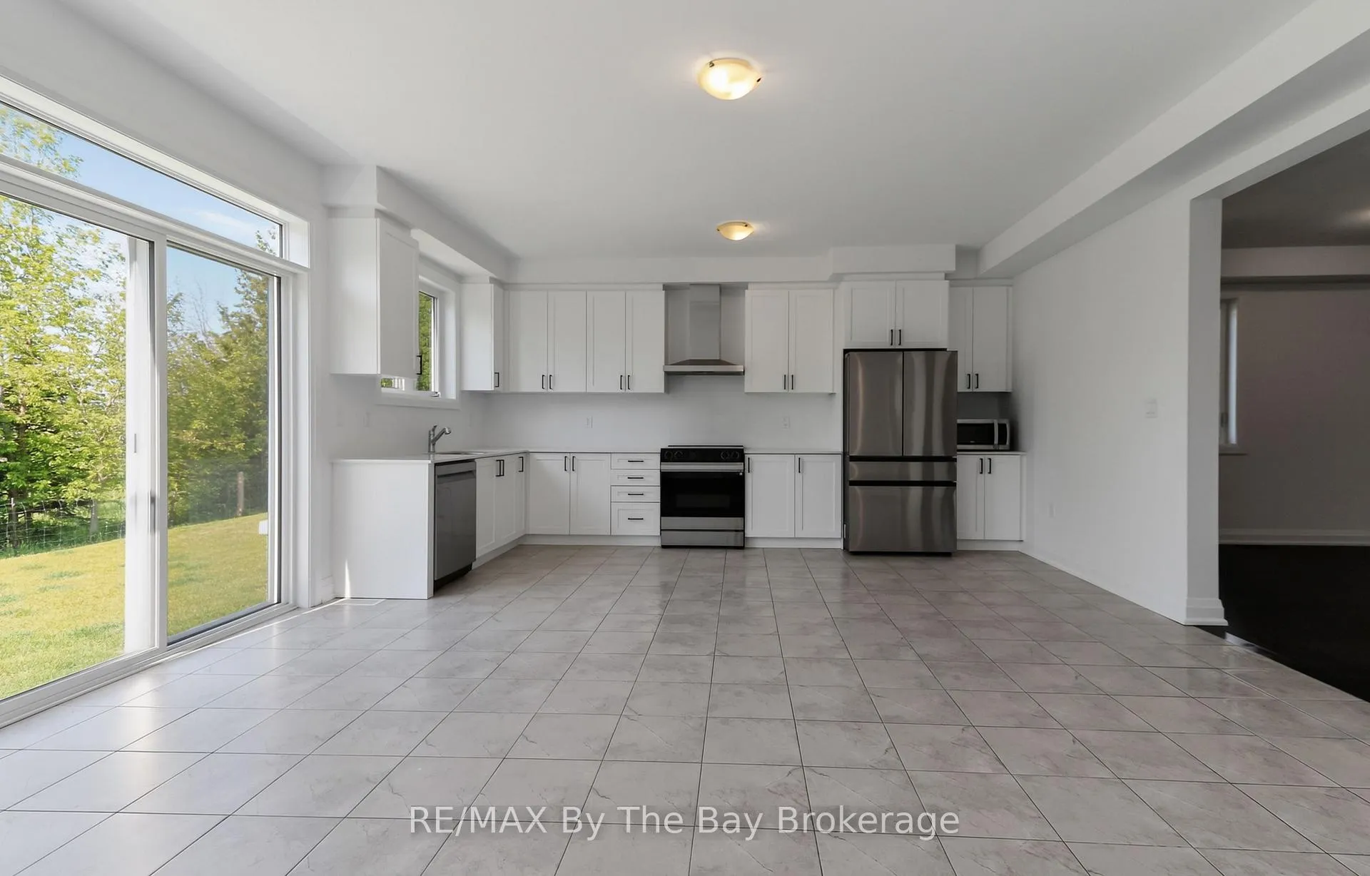 Photo 16 of 52 Amber Drive, Wasaga Beach — HOMEH