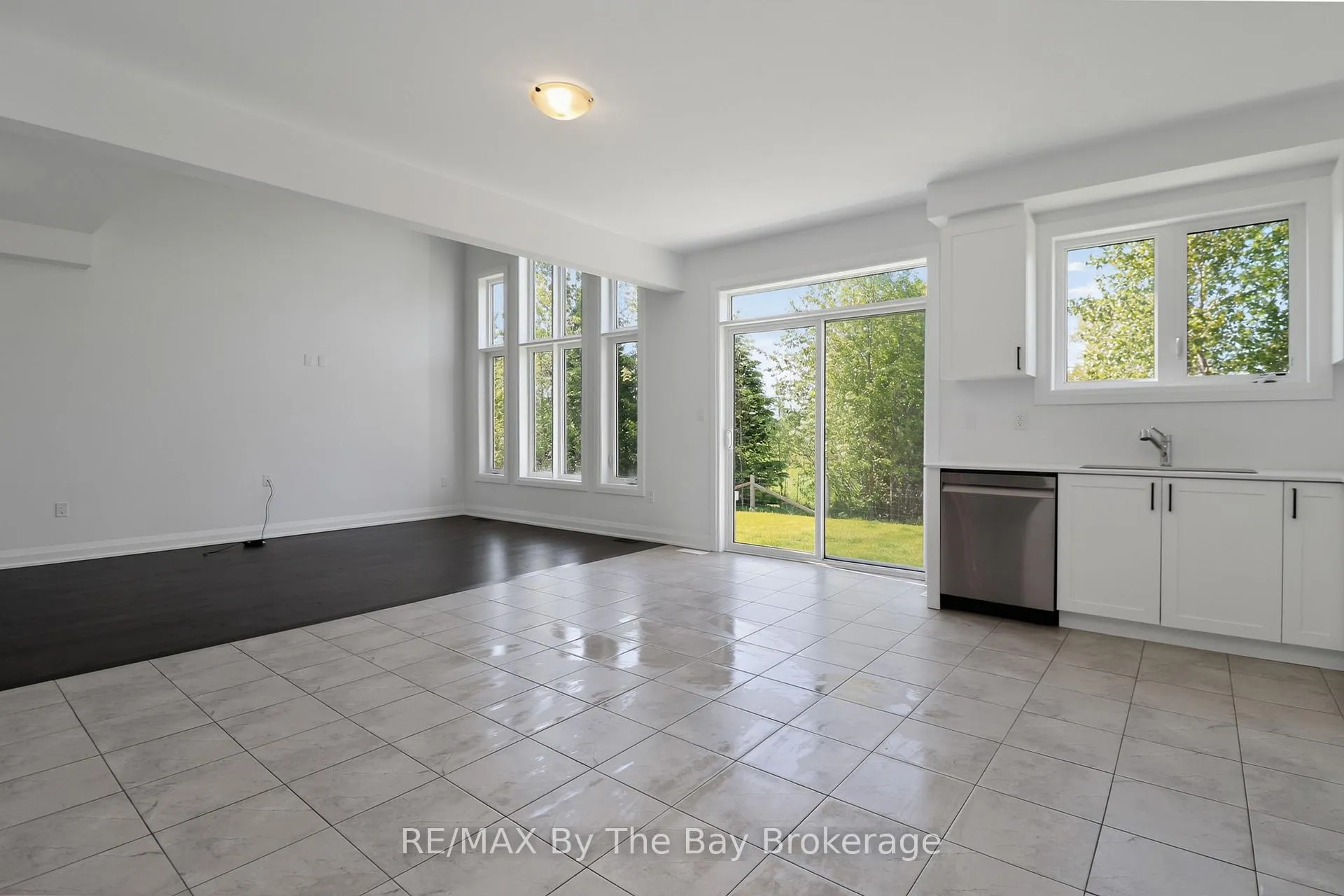 Photo 19 of 52 Amber Drive, Wasaga Beach — HOMEH
