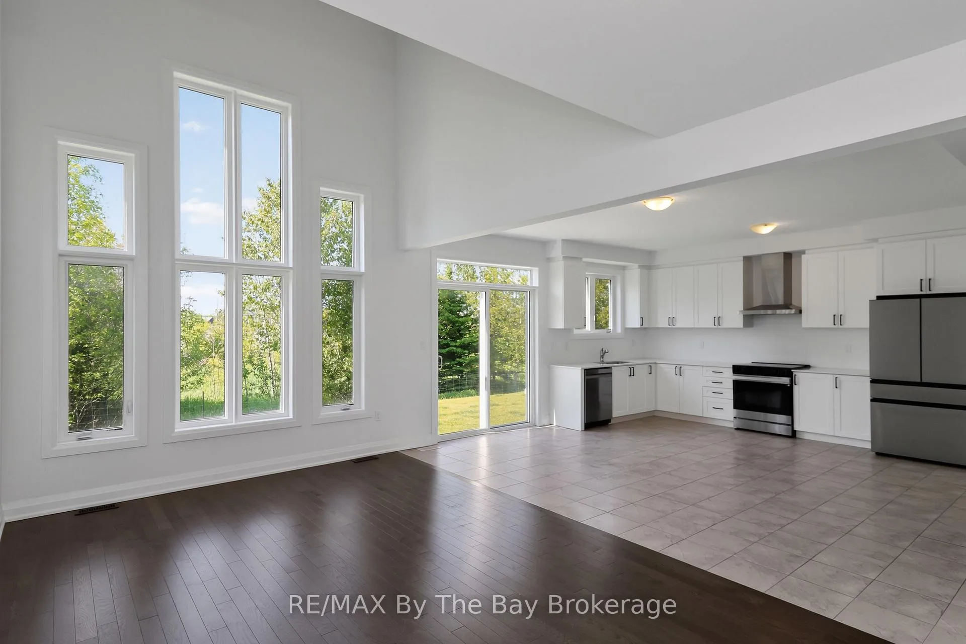 Photo 23 of 52 Amber Drive, Wasaga Beach — HOMEH