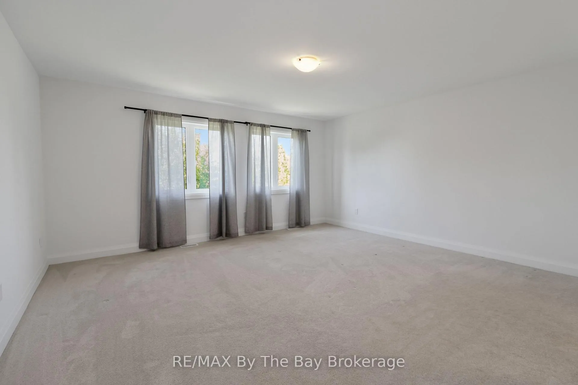 Photo 27 of 52 Amber Drive, Wasaga Beach — HOMEH