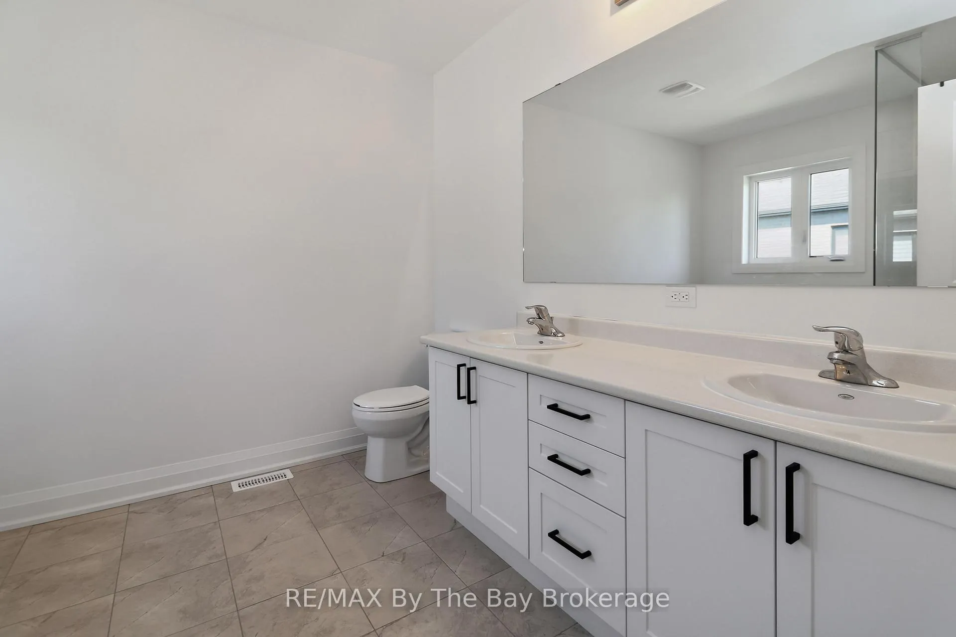 Photo 34 of 52 Amber Drive, Wasaga Beach — HOMEH